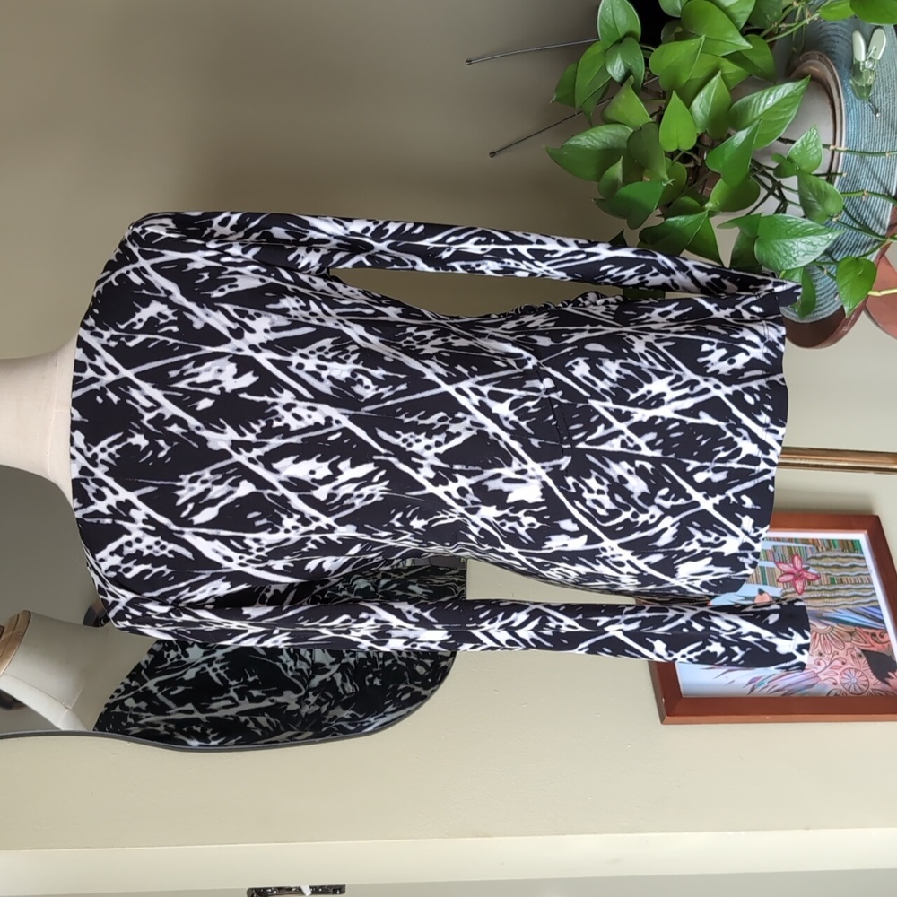 Kenneth Cole New York Abstract Drape Front Ruched Blouse Small - Picture 5 of 9